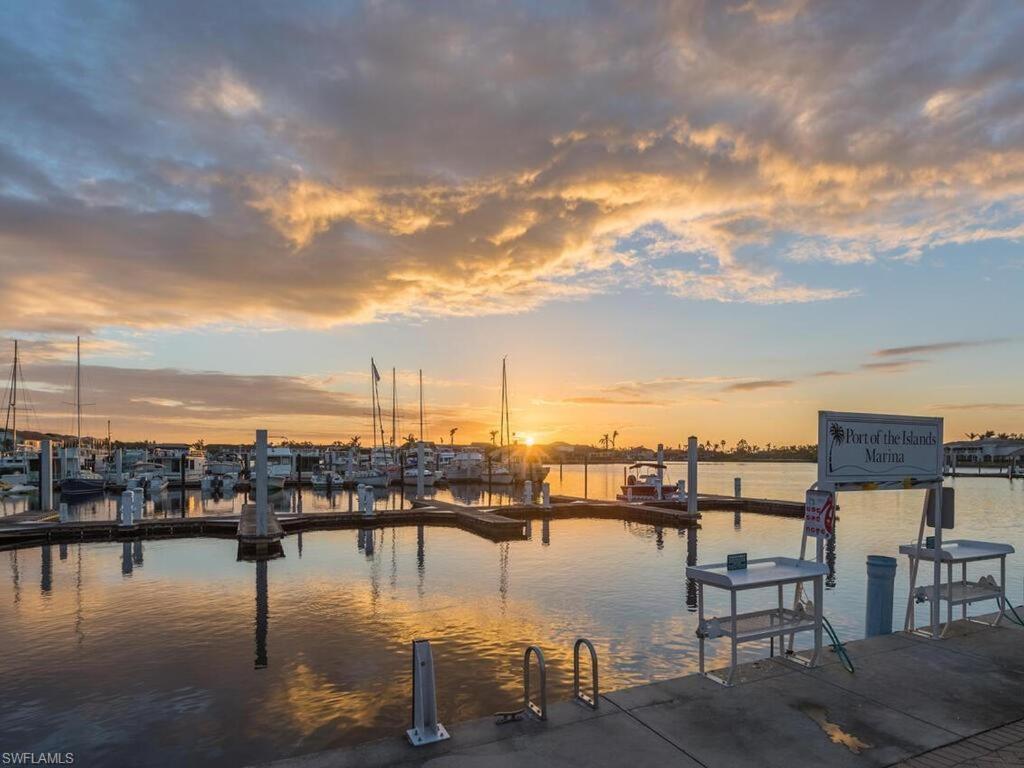 Marina Getaway On The Water! Apartment Naples Exterior photo