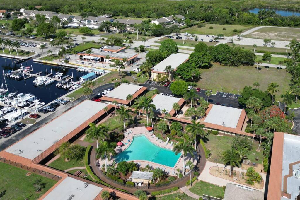 Marina Getaway On The Water! Apartment Naples Exterior photo