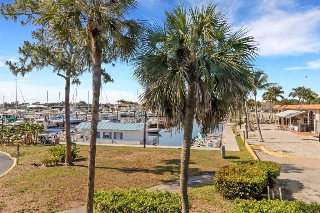 Marina Getaway On The Water! Apartment Naples Exterior photo